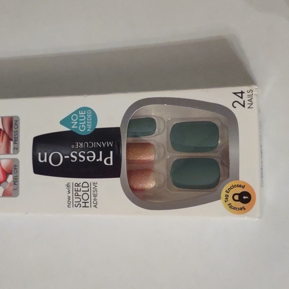 Kiss press-on nails - Picture 2 of 3